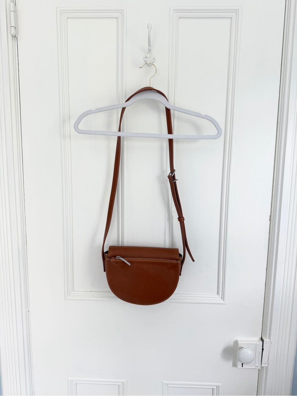 Matt & Nat Rith Saddle Bag – Chili (Cognac Brown) - Picture 4 of 5